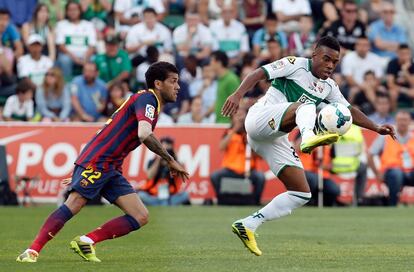 Dani Alves con Garry Rodrigues