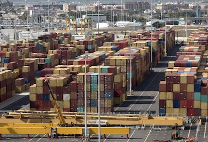 Contenedores en el puerto de Valencia.