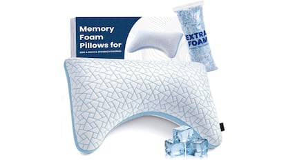 Esta almohada cervical para dormir de lado arrasa en Amazon.