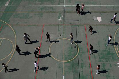 Clase de Educación Física en una colegio de Madrid.