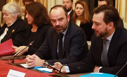 El primer ministro, Edouard Philippe, reunido con sus ministros para aprobar un plan ante un Brexit duro