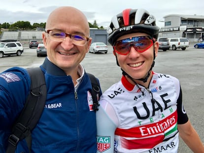 2019 El médico Íñigo San Millán con Pogacar en el Tour de California  en una fotografía del Twitter del primero.