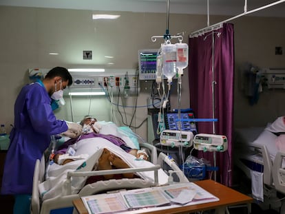 Participam do ensaio 600 hospitais de 52 países, entre eles vários centros hospitalares iranianos, como o da foto.