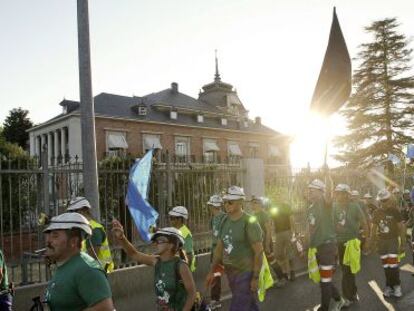 Los mineros ante el palacio de La Moncloa, donde pitaron a Mariano Rajoy.