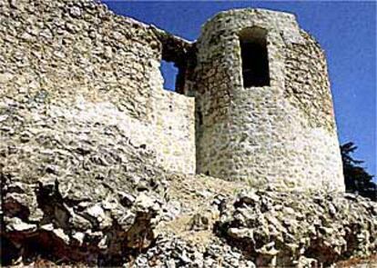 Castillo de la Alameda de Osuna. Fotografía reproducida en una publicación sobre Barajas del Ayuntamiento y la Comunidad.