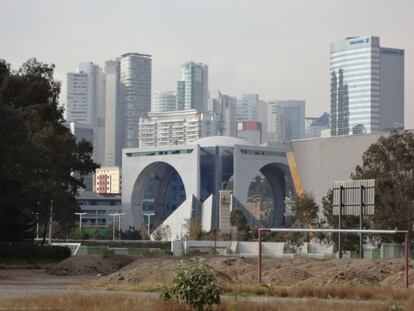 Las manos sobre la Ciudad (de México)