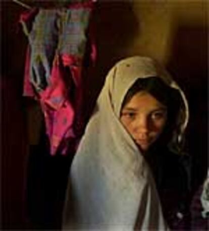Níñas afganas refugiadas en el campo de Quetta