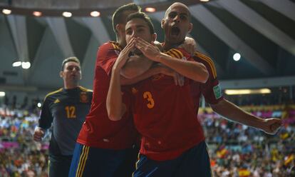 Aicardo celebra el segundo gol de la selección española.