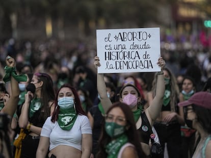 Una manifestación a favor del aborto legal y gratuito, en Santiago (Chile) , en una imagen de archivo.