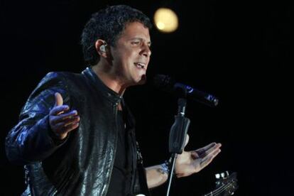 Alejandro Sanz durante un concierto en Bogotá, Colombia.