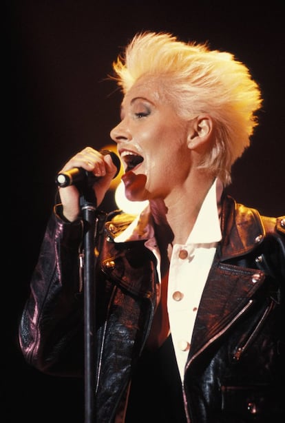 Roxette se formó en 1986 y su primer sencillo fue Neverending Love. En la imagen, Marie Fredriksson, durante una actuación en Londres (Reino Unido), 1990.