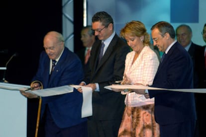 Florentino Pérez, a la izquierda, junto a Esperanza Aguirre y Alberto Ruiz-Gallardón.