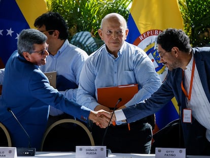Conferencia de prensa luego de la última ronda de conversaciones de paz con el gobierno de Colombia para este año, en Caraca, el 12 de diciembre de 2022.