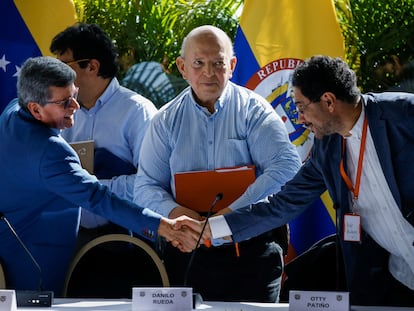 Conferencia de prensa luego de la última ronda de conversaciones de paz con el gobierno de Colombia para este año, en Caraca, el 12 de diciembre de 2022.