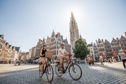 Las rutas de los Maestros Flamencos in situ, como la dedicada a Rubens en Amberes, se pueden seguir en bicicleta también.