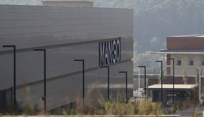 Un almacén de Mango en Cataluña.