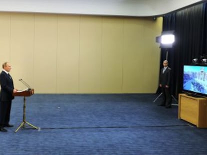 Guerguiev, um amigo de Vladimir Putin que comanda o teatro Mariinsky, de São Petersburgo, regeu a orquestra