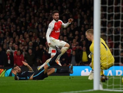 Giroud marca el segundo gol del Arsenal.