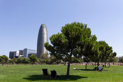 El parque de Glories, en Barcelona, este lunes. Es una de las zonas verdes conectadas con el sistema de aguas freáticas del subsuelo de la ciudad.