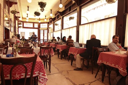Interior del Café Riche, fundado en 1908.