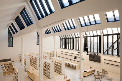 Biblioteca de Les Corts en la antigua fabrica Benet Campabadal.