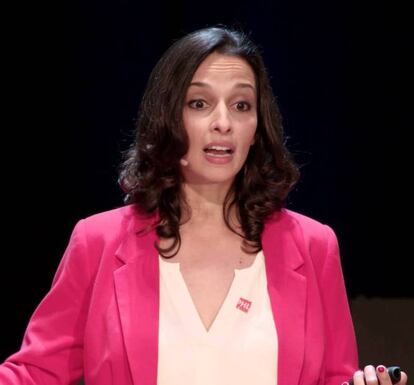 <p><strong>Yasmine Mustafa</strong> es la creadora de ROAR for Good, una empresa que comercializa ‘wearables’ pensados para mujeres con un sistema de alerta que permite avisar a autoridades y conocidos si se sienten amenazadas. Su invento le ha valido un puesto en la lista de las 100 mujeres innovadoras de la BBC. Su primer producto es una especie de colgante redondo, no más grande que una moneda, que permite hacer sonar una alarma (o activar una silenciosa), con apretarlo.</p>