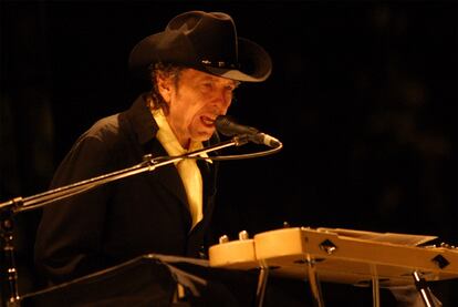 Bob Dylan, durante el concierto que ofreció en Alcalá de Henares en julio de 2004.