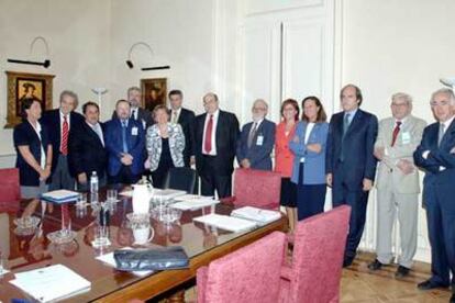 Reunión de los expertos universitarios con la ministra de Educación y el secretario de Estado de Universidades, Salvador Ordóñez.