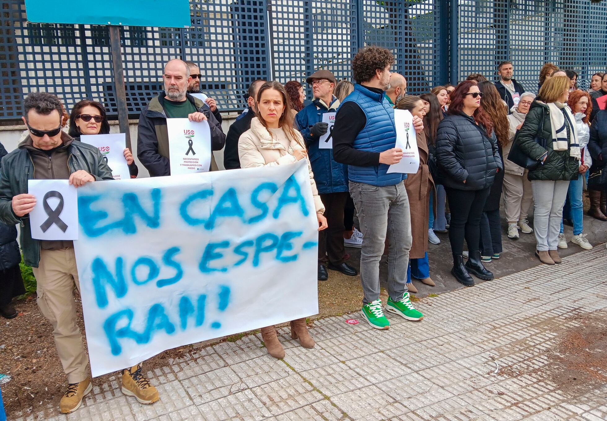 Detenidos tres menores por la muerte de una educadora de un piso ...