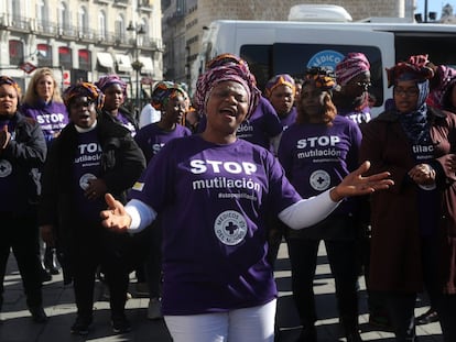 Concentración organizada por Médicos del Mundo en Madrid con motivo del Día de Tolerancia Cero con la Mutilación Genital Femenina.