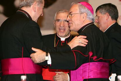 Rouco (de frente), con los arzobispos Rylco, Monteiro y Rodríguez (de izquierda a derecha).