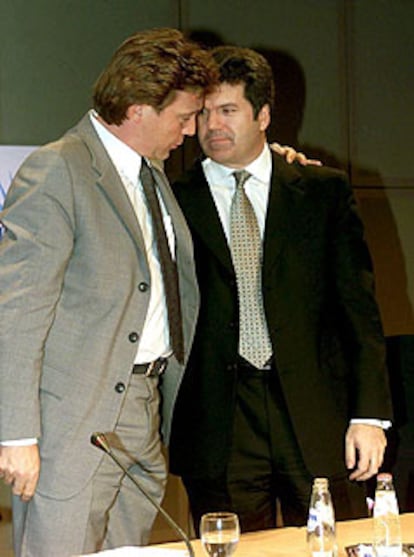 John de Mol y Juan Villalonga, en Amsterdam, en marzo de 2000.