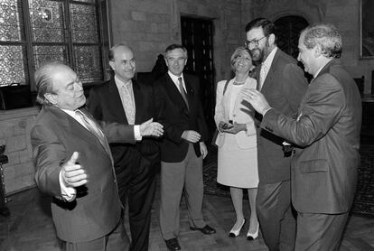 Imagen de 1997. Jordi Pujol recibiendo a Mariano Rajoy, el entonces ministro de Administraciones Públicas, junto a Duran Lleida, Xavier Trias, Julia García-Valdecasas y Jorge Fernández Díaz.