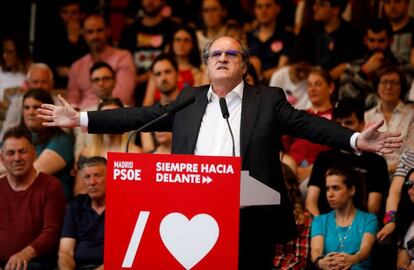 El candidato del PSOE a la presidencia de la Comunidad, Ángel Gabilondo, en el mitin de Leganés.