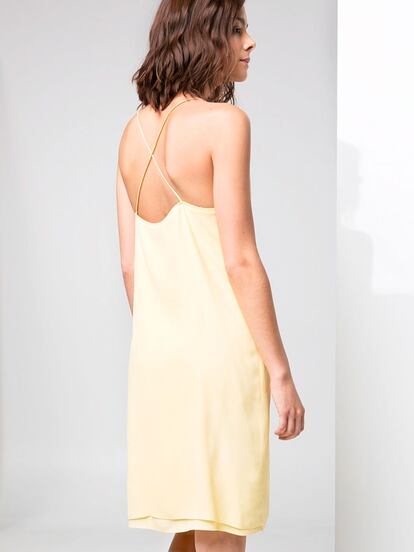 Vestido de Mango (19,99 euros).