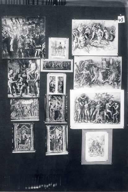 Panel número 49 (&#39;Sentimiento contenido del triunfo. Mantegna&#39;) del <i>Atlas Mnemosyne</i> (Akal), de Aby Warburg.