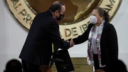 El presidente de Guatemala, Alejandro Giammattei, y la fiscal general, Consuelo Porras