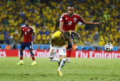 La entrada de Zúñiga que lesionó a Neymar.