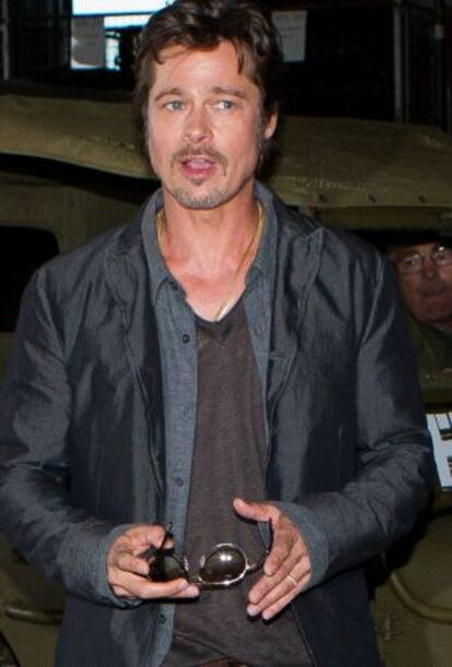 Brad Pitt na apresentação de seu filme “Fury”, onde foi visto com aliança no dedo.