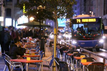 Terraza de un restaurante en la Gran Vía, este miércoles.