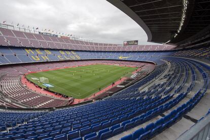 Estado del Camp Nou sin asistentes durante el partido que enfrente al Barcelona contra Las Palmas.