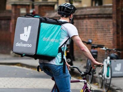 Un repartidor de Deliveroo