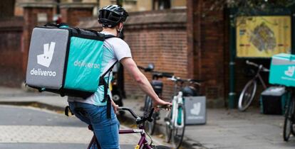 Un repartidor de Deliveroo