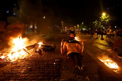 Disturbios en los Campos Elíseos de París durante la celebración de la Champions, este domingo.