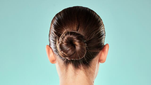 ‘Clean look’: cómo hacer un moño pegado paso a paso | Belleza ...