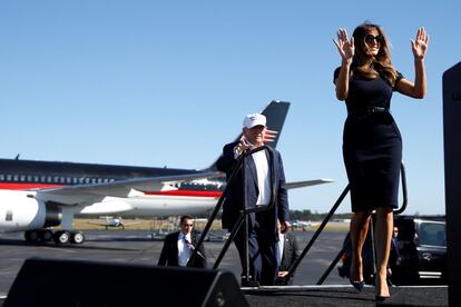 Melania con un vestido en corte lápiz. Esta clase de corte es su preferido, ya que define su figura y resalta sus curvas aportando a la vez sobriedad.