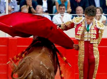 José Tomás, en la faena a su primer toro.