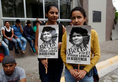 Laura y Berta Zúñiga, hijas de Berta Cáceres