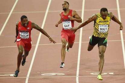 Moment de l'arribada a meta de Bolt.