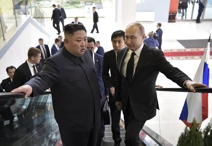 Putin dio la enhorabuena a Kim Jong-un por haber sido “reelegido" presidente de la Comisión de Asuntos Estatales por la Asamblea Nacional Suprema del Pueblo. El líder norcoreano devolvió la felicitación al presidente ruso por ganar las elecciones el año pasado.